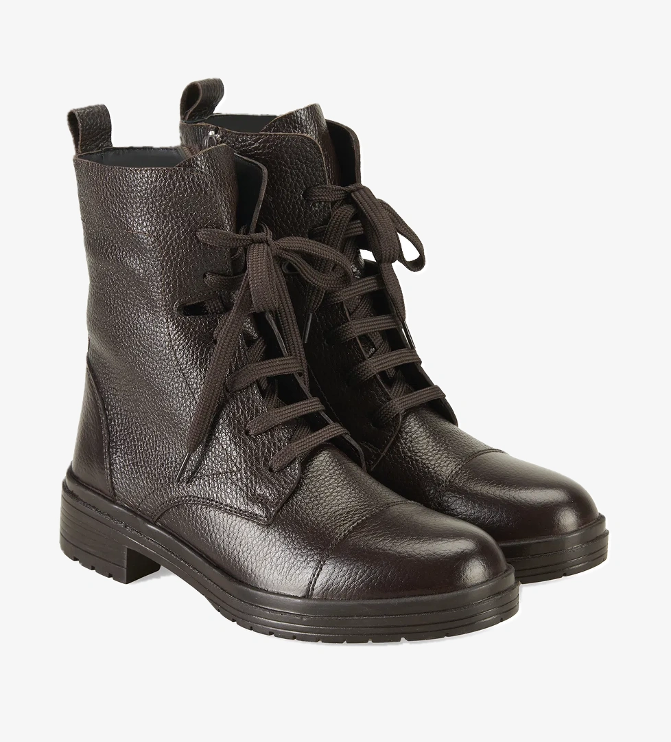 Desa Lias Kahve Siyah Kadın Fermuarlı Deri Bot model görseli