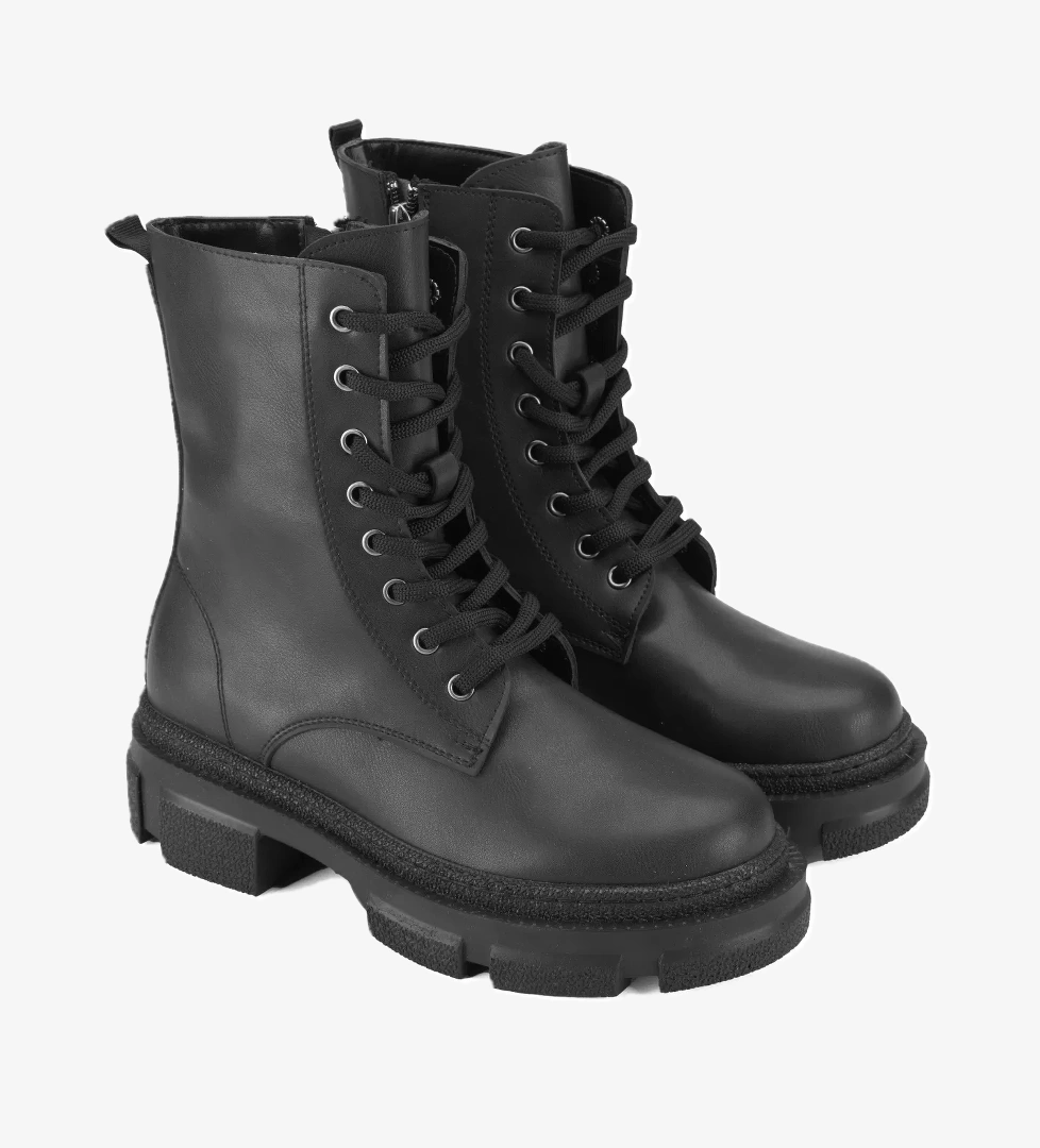 Desa Kadın Siyah Fermuarlı Bot model görseli