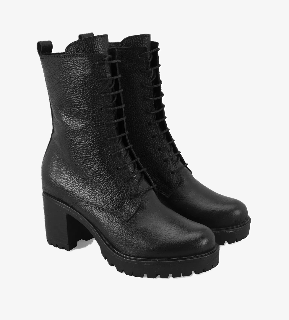 Desa Kadın Siyah Topuklu Deri Bot model görseli