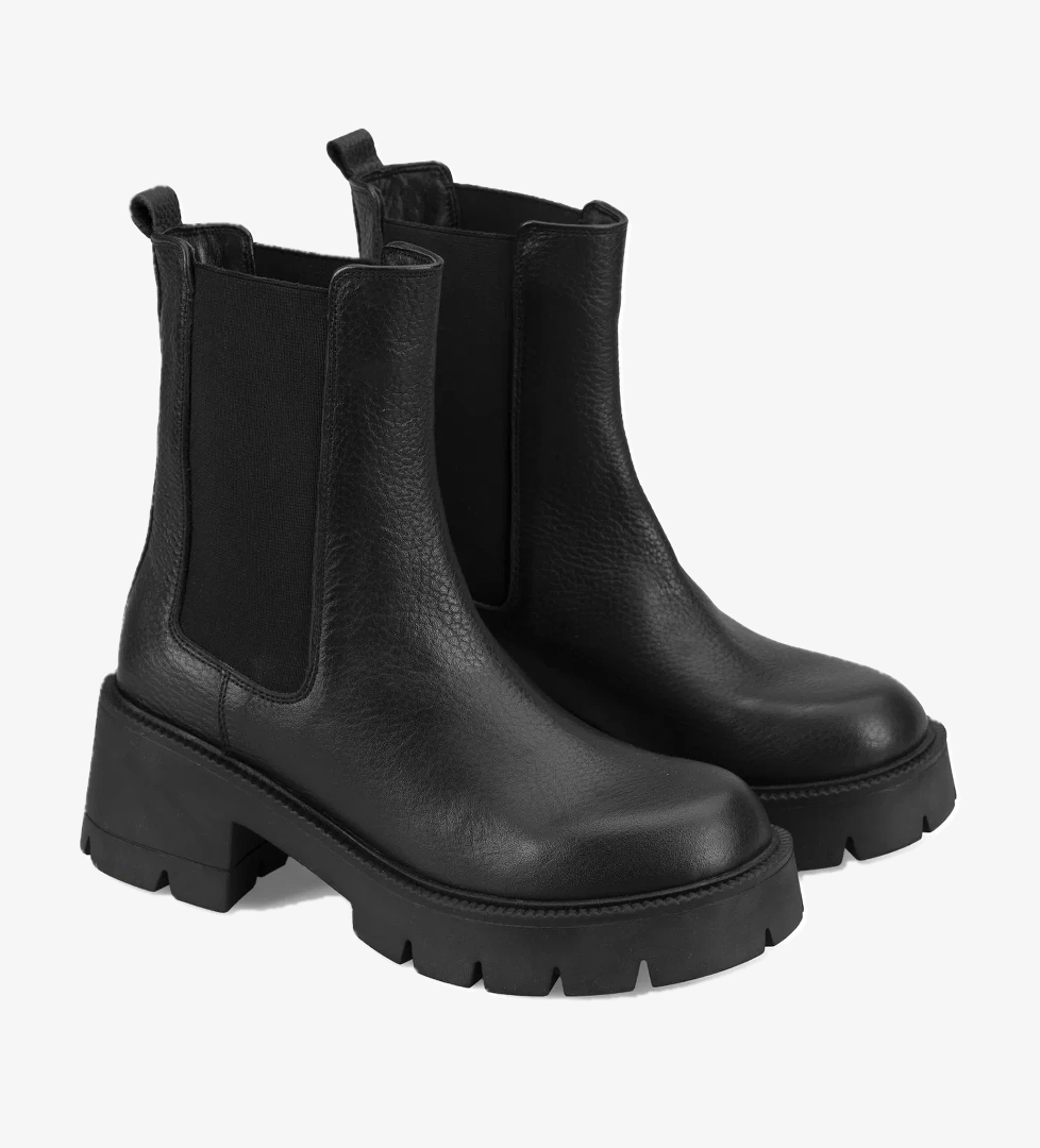 Desa Kadın Siyah Topuklu Deri Bot model görseli