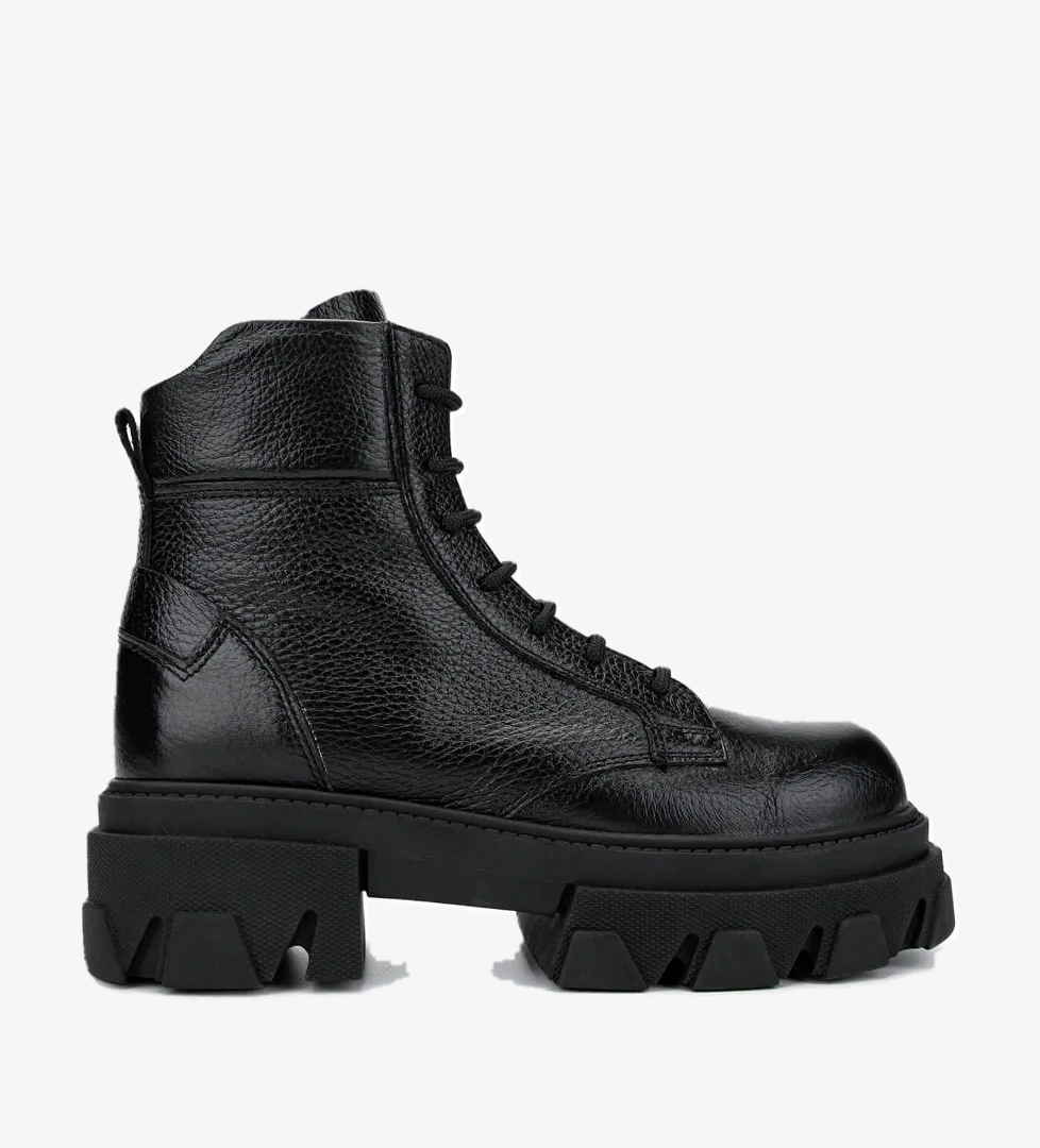 Tamer Tanca Tamer Tanca Kadın Hakiki Deri Siyah Floter Casual Bot model görseli