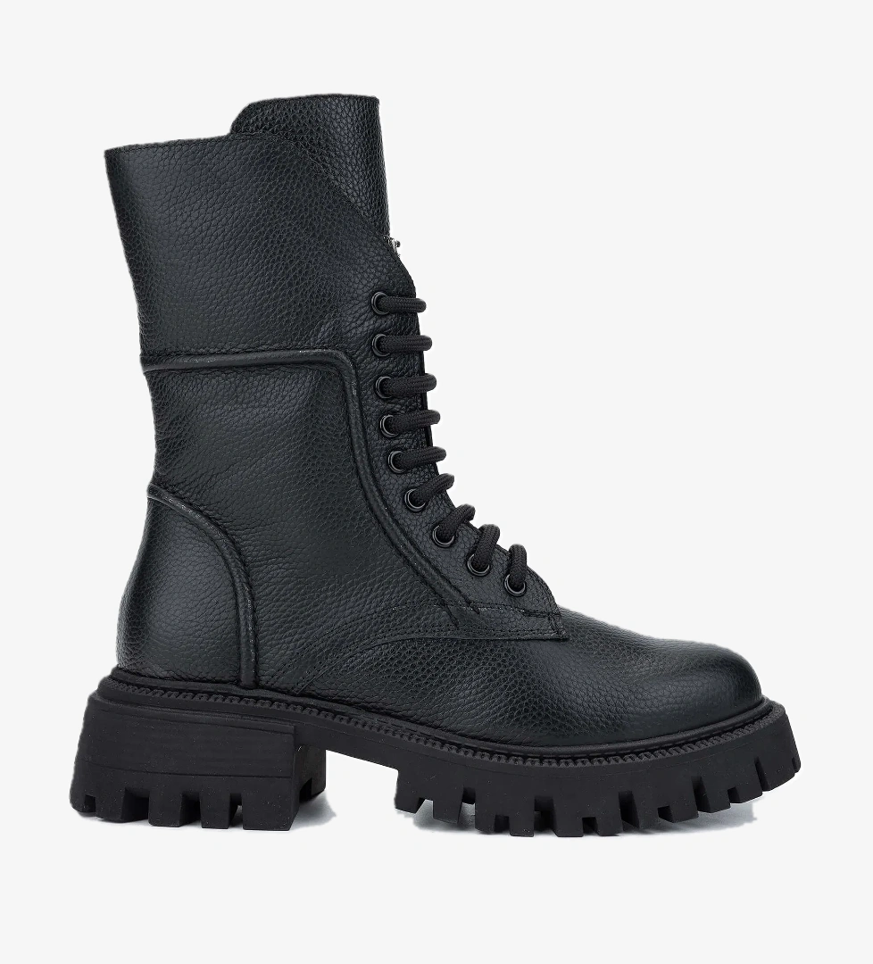 Tamer Tanca Tamer Tanca Kadın Hakiki Deri Siyah Floter Casual Bot model görseli