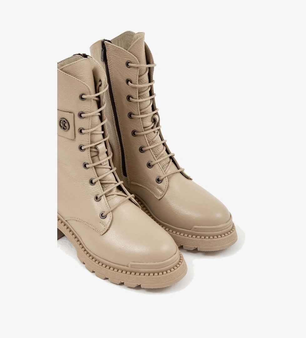 Tamer Tanca Tamer Tanca Kadın Hakiki Deri Krem Casual Bot model görseli