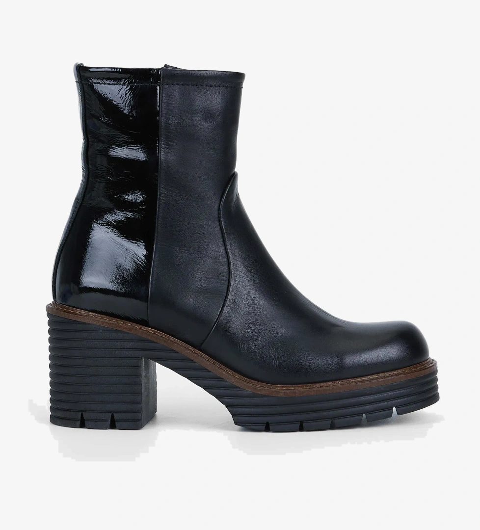 Tamer Tanca Tamer Tanca Kadın Hakiki Deri Siyah Analin Casual Bot model görseli