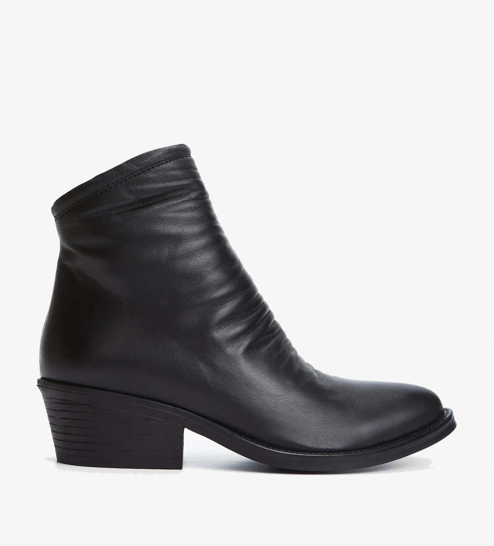 Tamer Tanca Tamer Tanca Kadın Hakiki Deri Siyah Deri Casual Bot model görseli