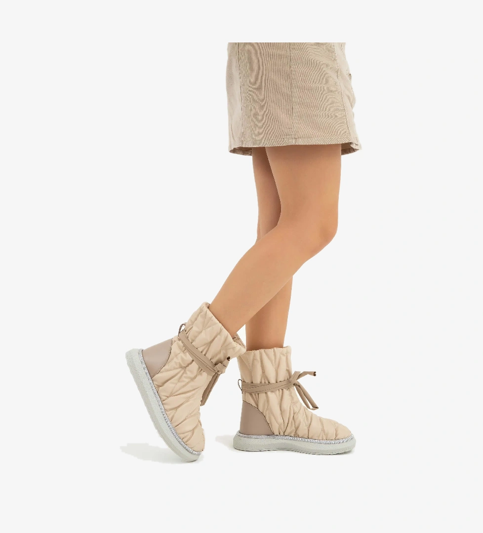 Tamer Tanca Tamer Tanca Kadın Hakiki Deri Açık Bej Casual Bot model görseli