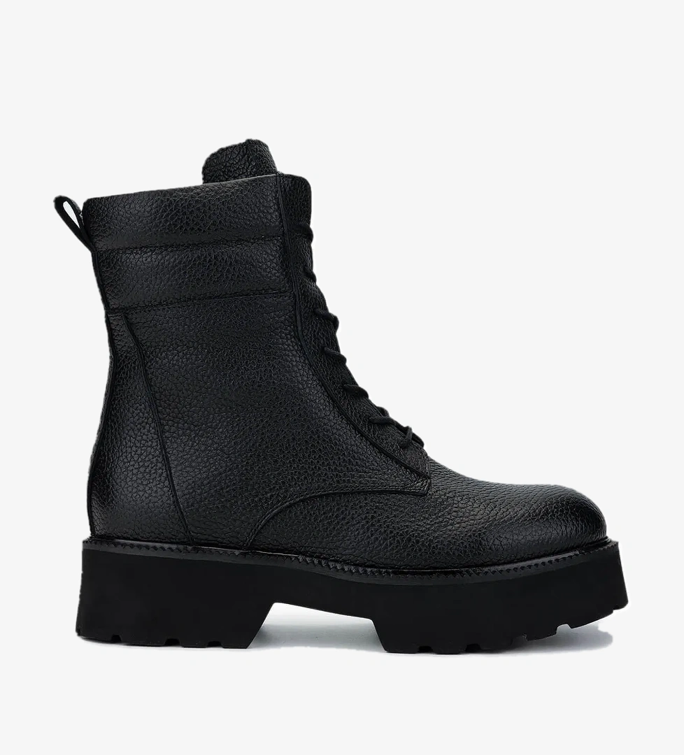 Tamer Tanca Tamer Tanca Kadın Hakiki Deri Siyah Floter Casual Bot model görseli