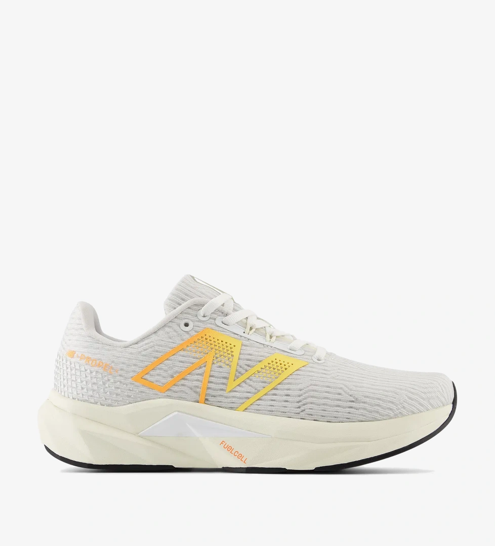 New Balance FuelCell Propel V5 Kadın Beyaz Koşu Ayakkabısı