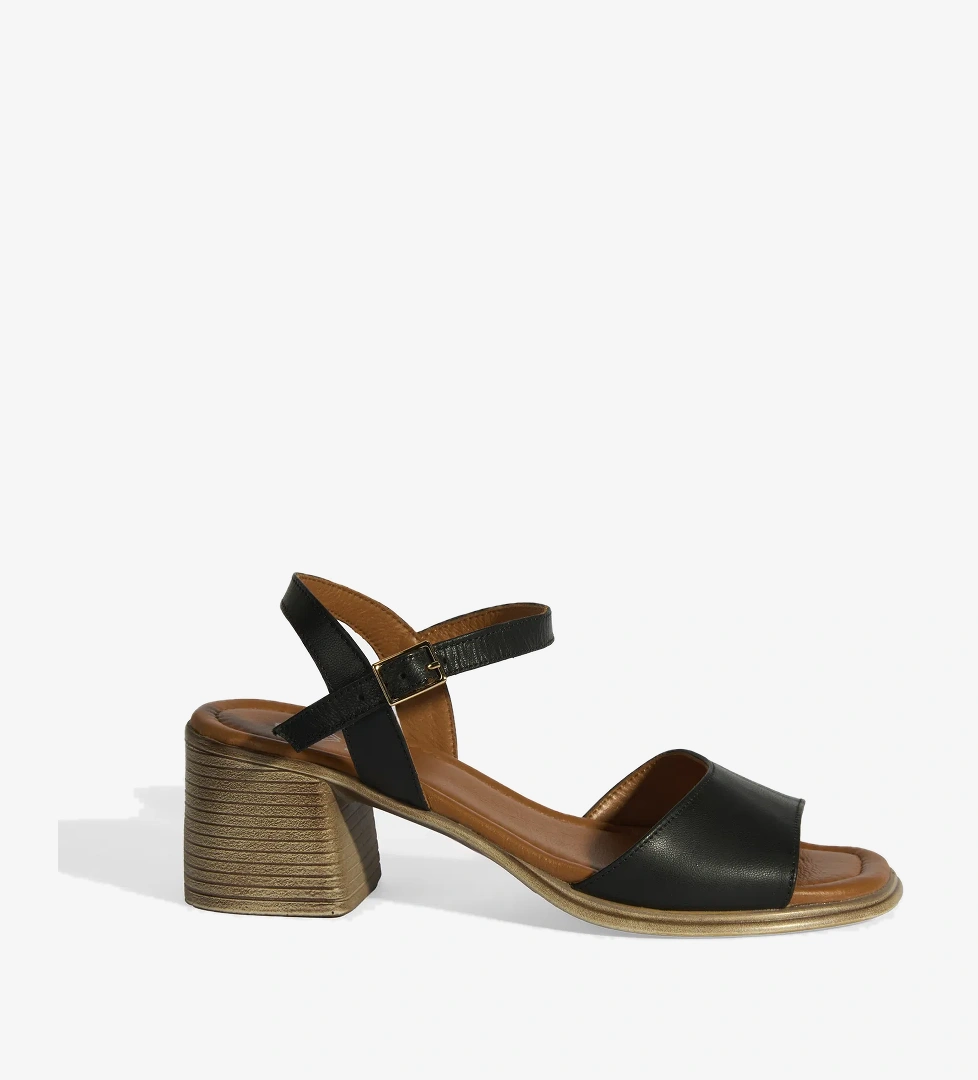 Desa Siyah Kadın Toka Detaylı Deri Sandalet model görseli