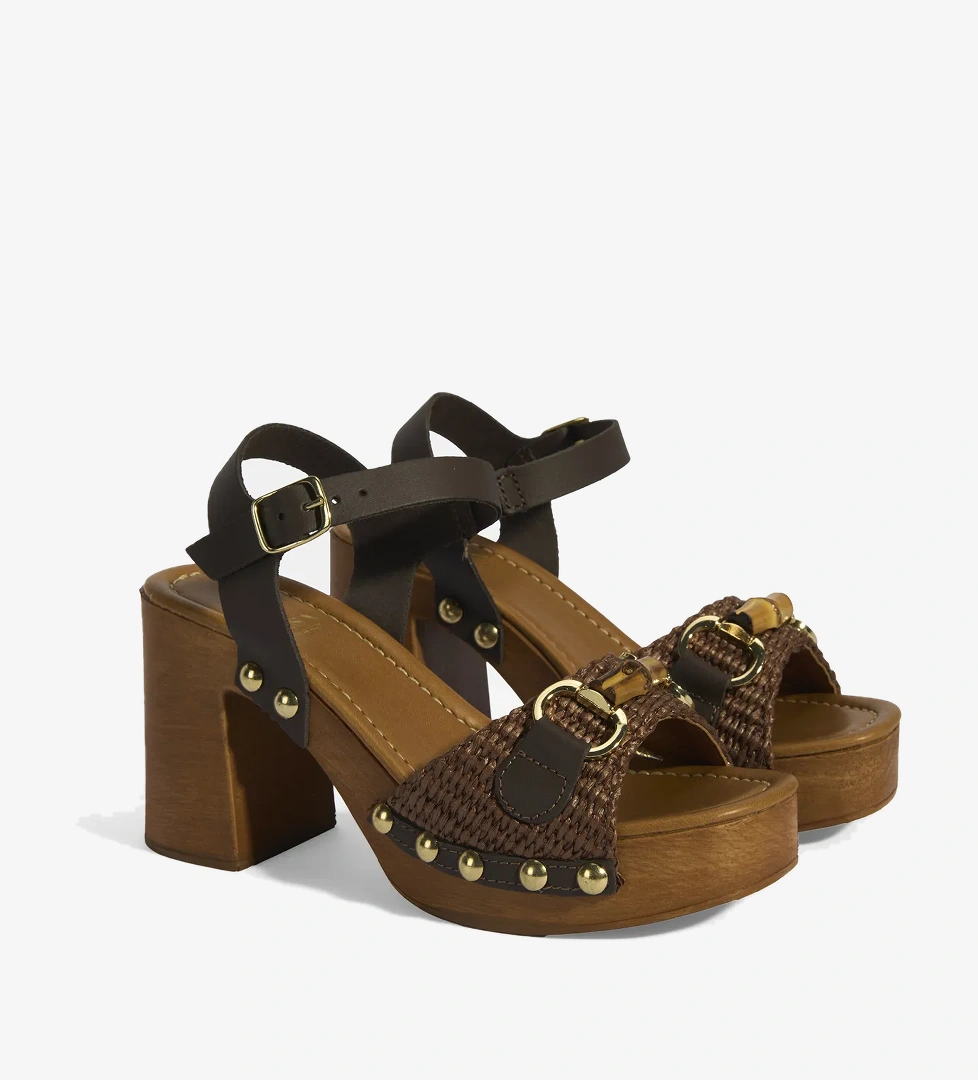 Kadın Kahve Tokalı Aksesuarlı Detaylı Topuklu Sandalet - Görsel 1