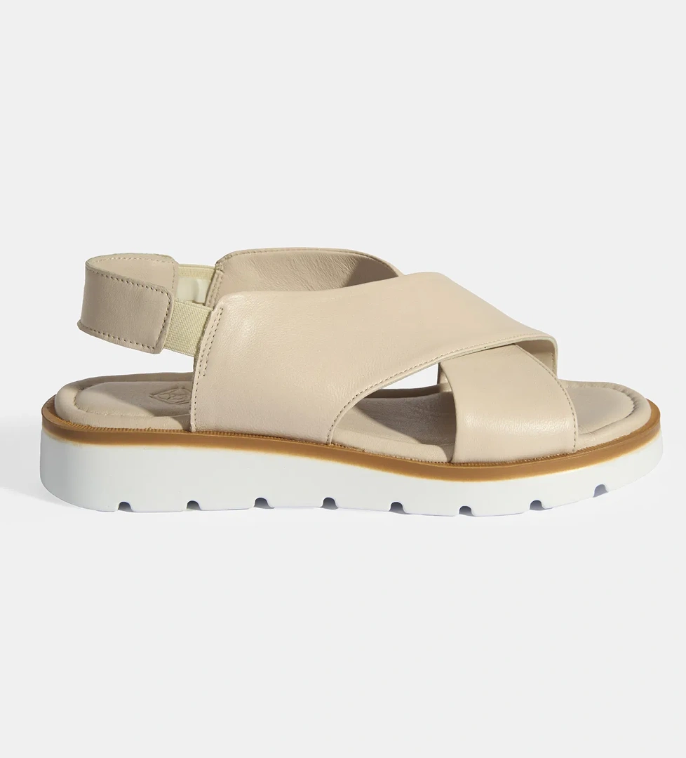 Desa Krem Siyah Kadın Lastik Bantlı Deri Sandalet model görseli