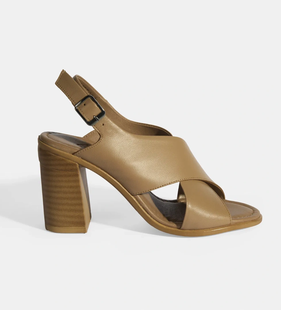 Desa Siyah Kahve Kadın Toka Detaylı Deri Sandalet model görseli