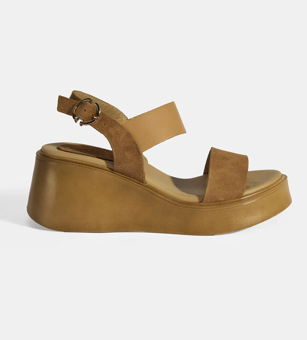 Kadın Taba Ayarlanabilir Tokalı Deri Detaylı Dolgu Topuklu Süet Sandalet - Görsel 1