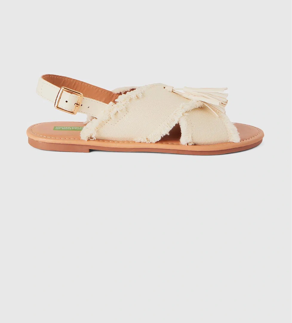 United Colors Of Benetton Kız Çocuk Krem Ayarlanabilir Tokalı Püskül Detaylı Kanvas Sandalet model görseli