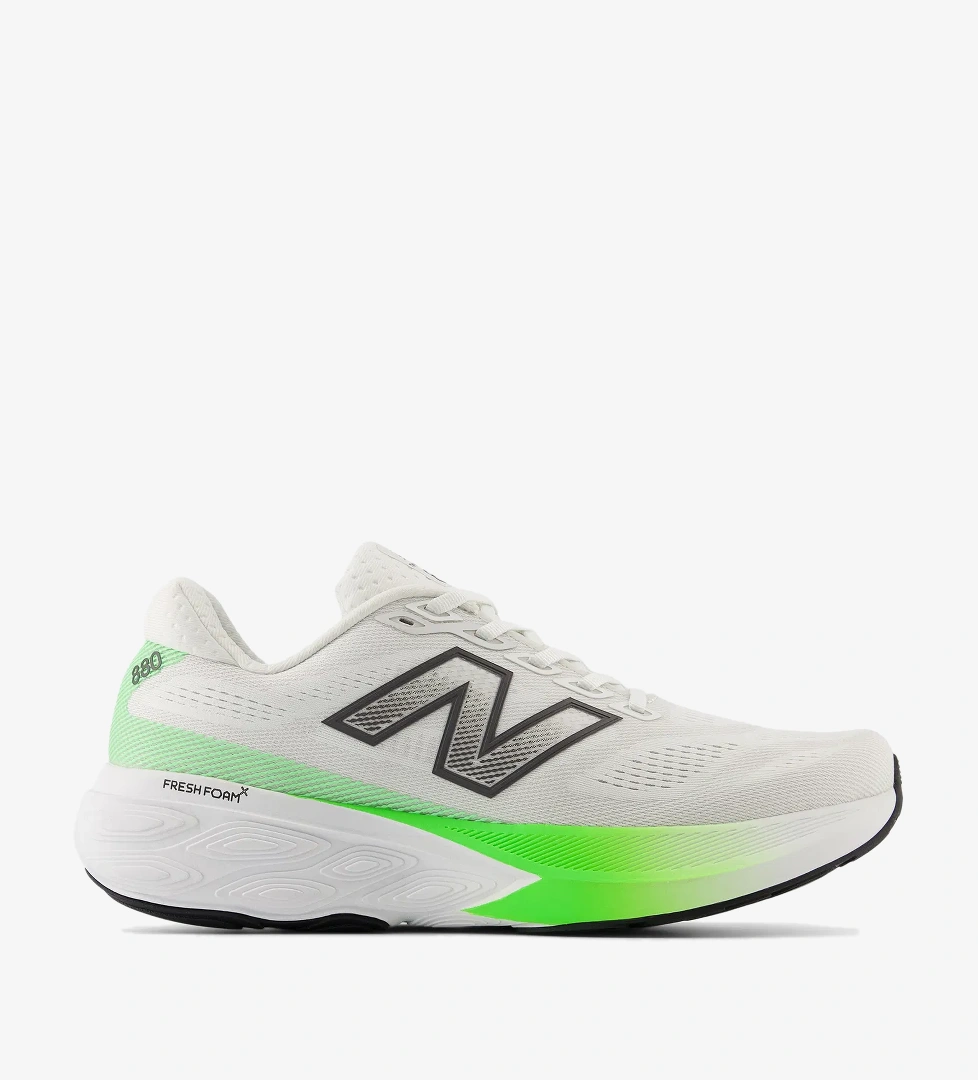 New Balance New Balance Fresh Foam 880 Erkek Beyaz Koşu Ayakkabısı model görseli