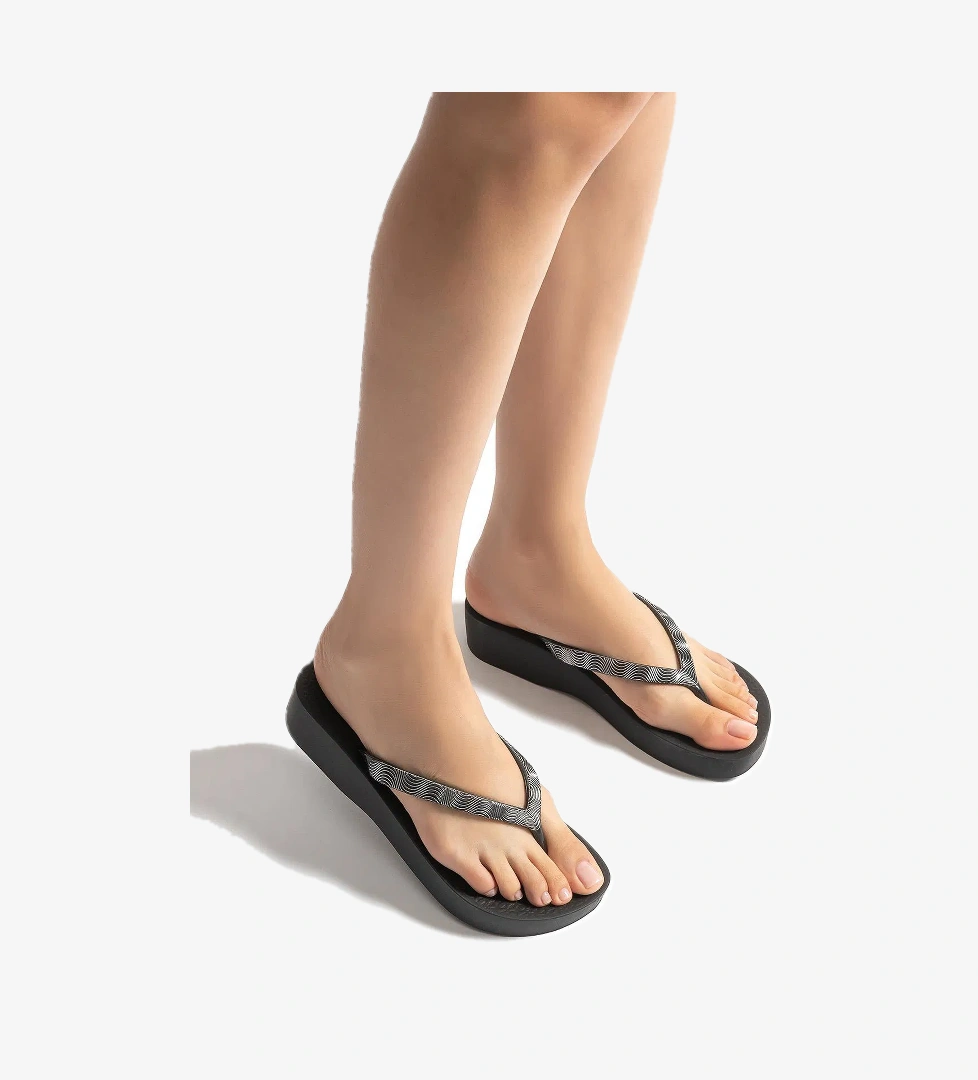 Ipanema Mesh X Kadın Parmak Arası Terlik Siyah-Pembe 35/40 model görseli