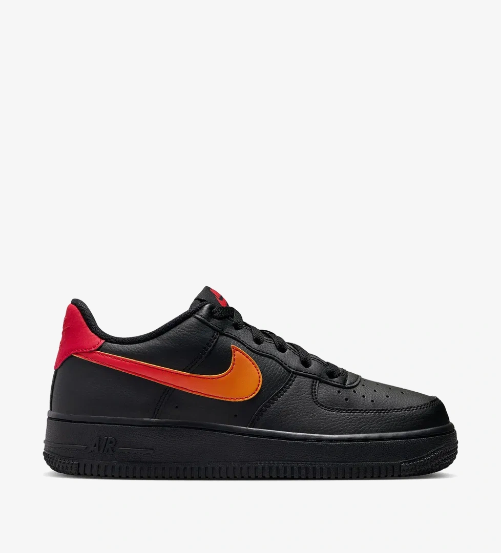 Nike Nike Air Force 1 Low Genç Çocuk Siyah Spor Ayakkabı model görseli