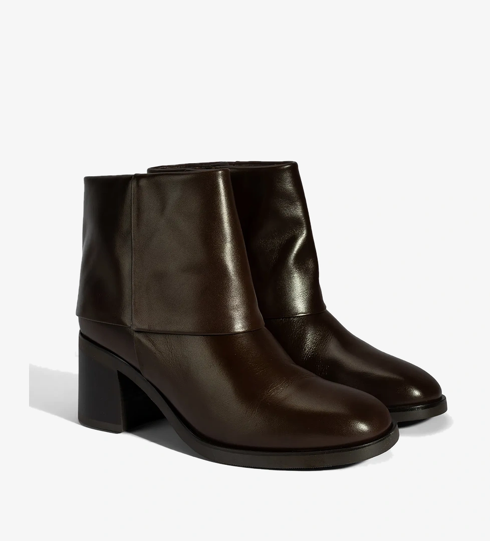 Desa Kadın Siyah Kahve Katlama Detaylı Topuklu Deri Bot model görseli