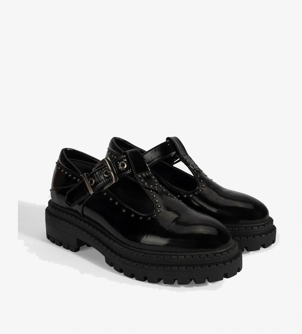 Desa Kadın Siyah Zımba Detaylı T-Bant Rugan Ayakkabı model görseli