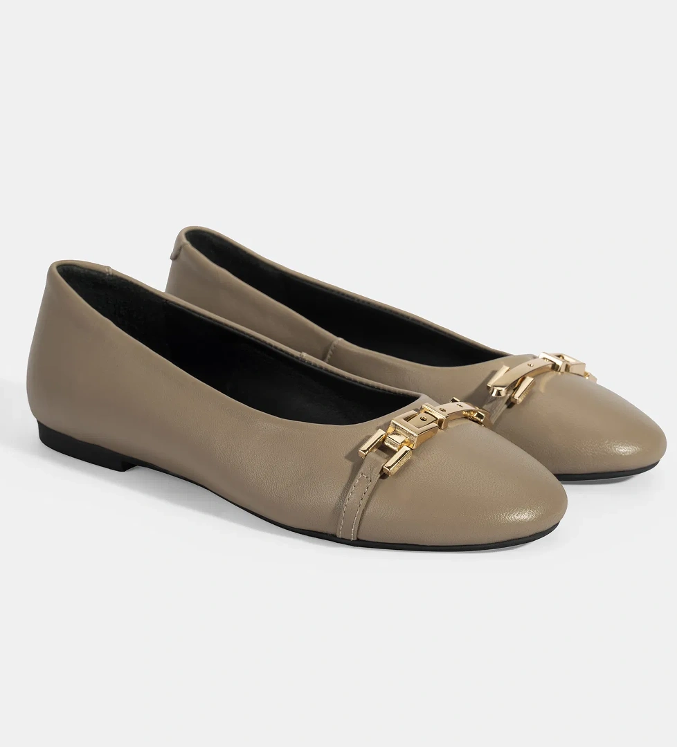 Kadın Kahve Metal Toka Aksesuarlı Deri Babet - Görsel 1