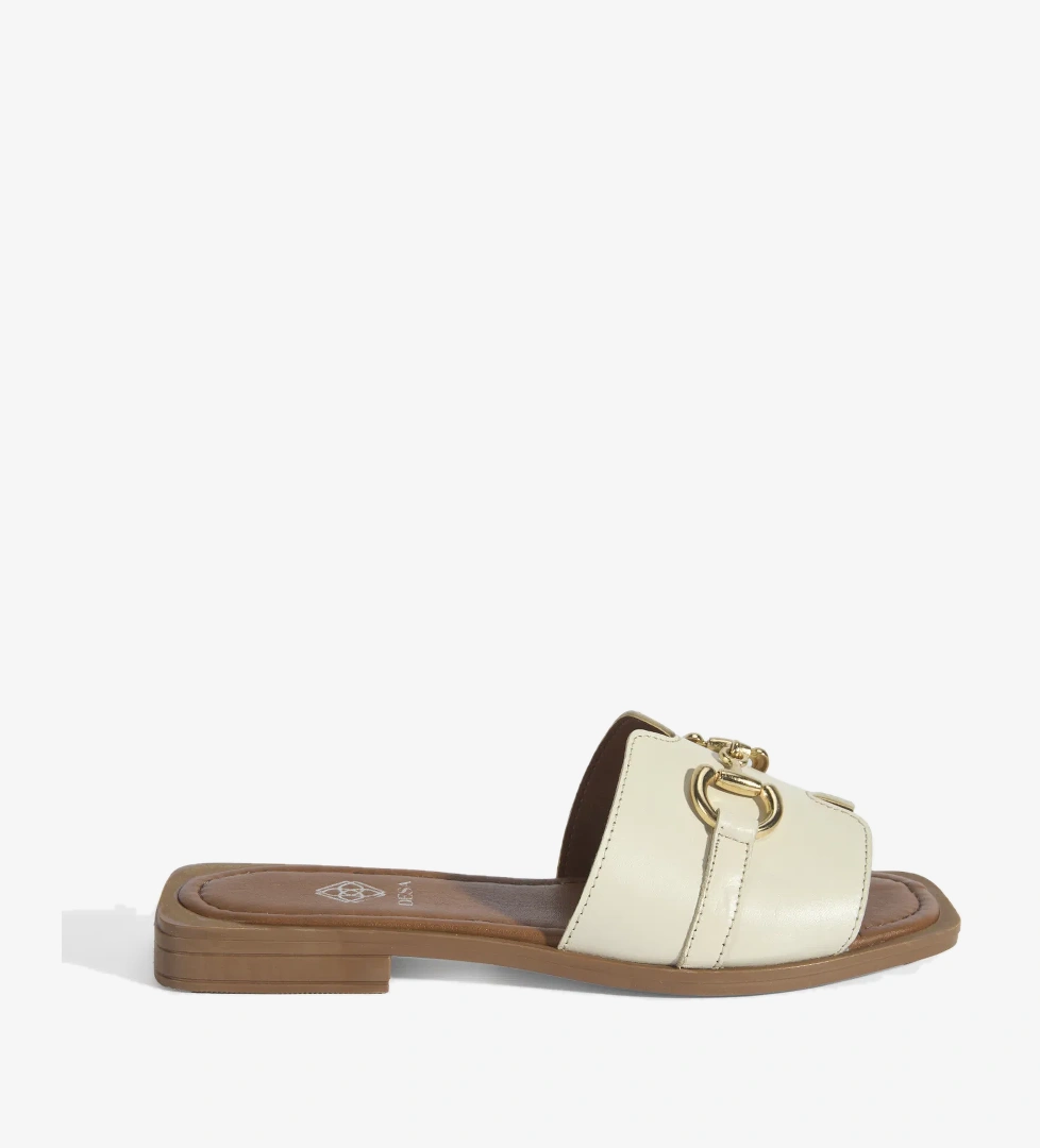 Kadın Bej Metal Toka Aksesuarlı Deri Terlik