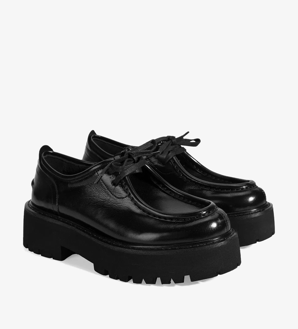 Desa Kadın Siyah Bağcıklı Rugan Günlük Ayakkabı model görseli