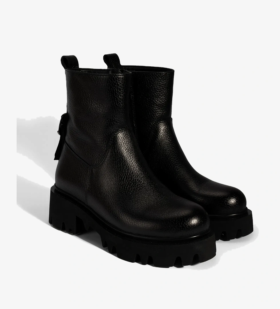 Desa Kadın Siyah Kalın Tabanlı Deri Bot model görseli