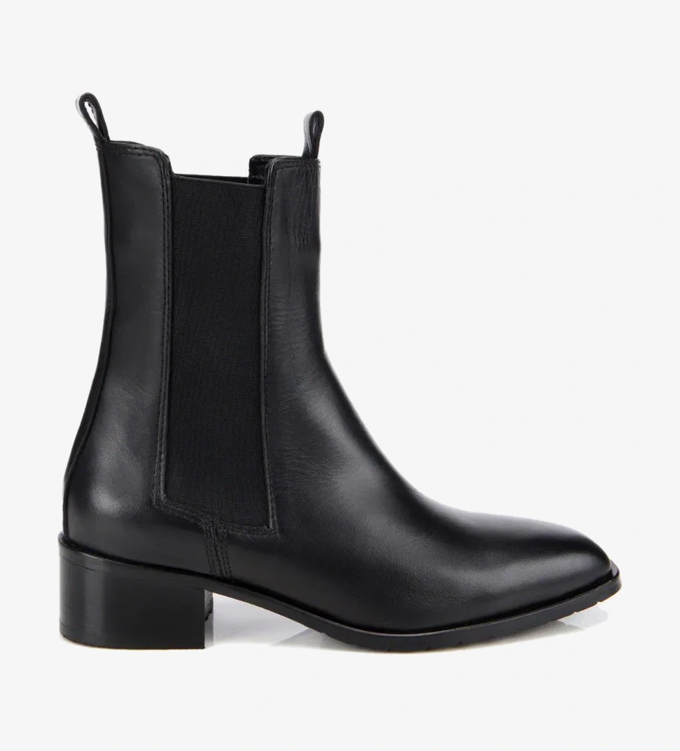 Hotiç Kadın Deri Siyah Lastik Detaylı Düz Bot model görseli