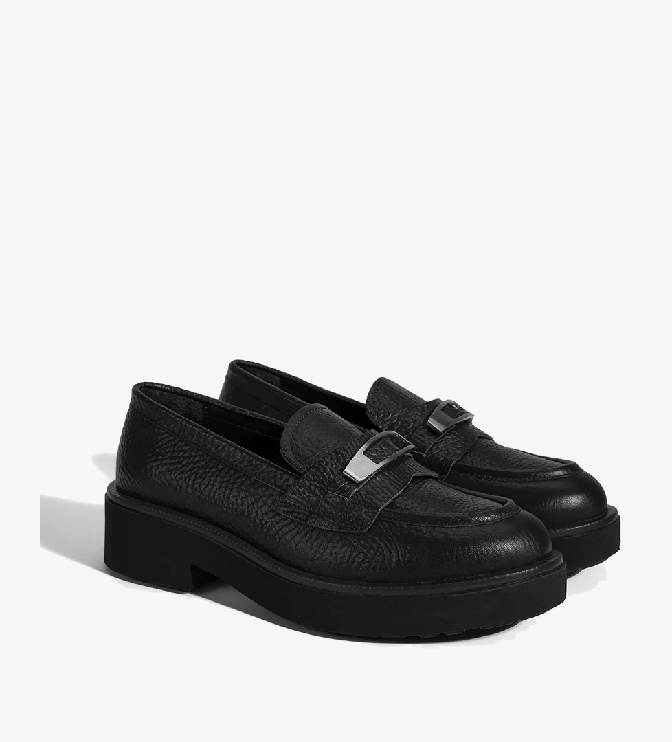 Kadın Siyah Toka Aksesuarlı Kalın Tabanlı Deri Loafer