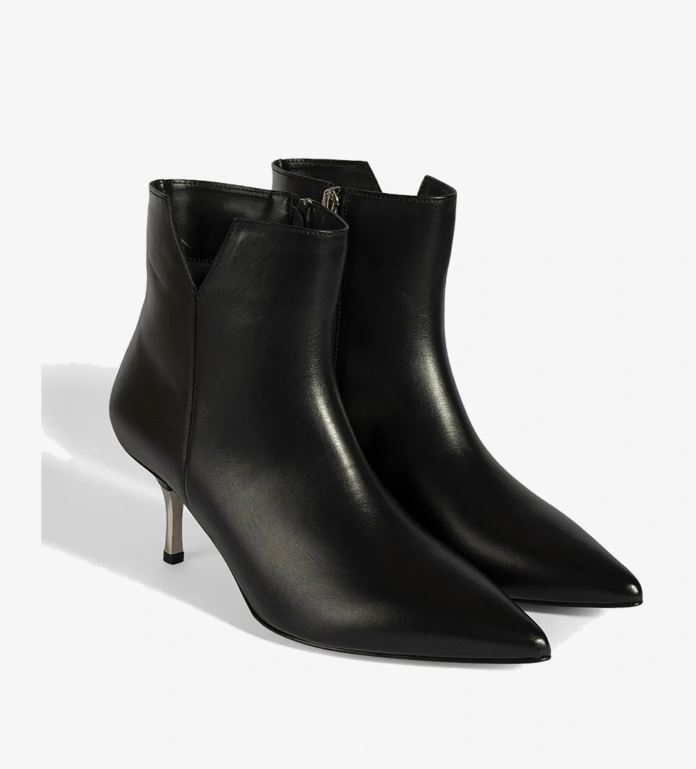 Kadın Siyah İnce Topuklu Sivri Burunlu Deri Bot - Görsel 1