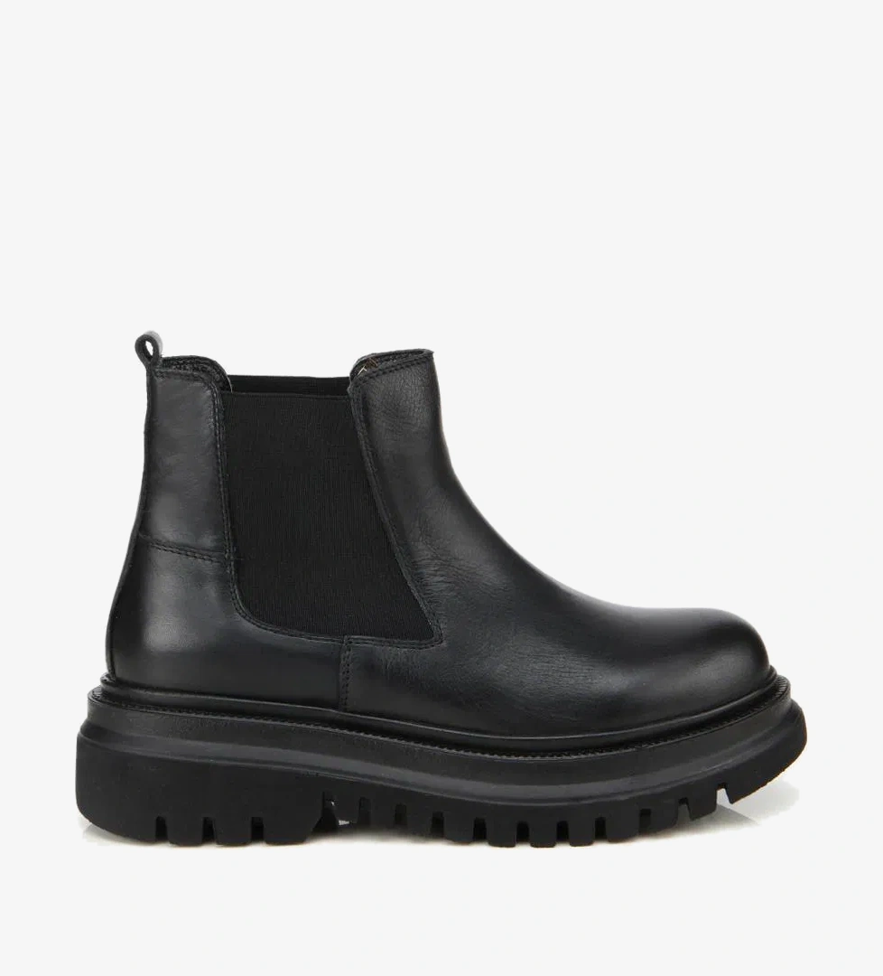 Kadın Deri Siyah Lastik Detaylı Kalın Tabanlı Düz Bot - Görsel 1