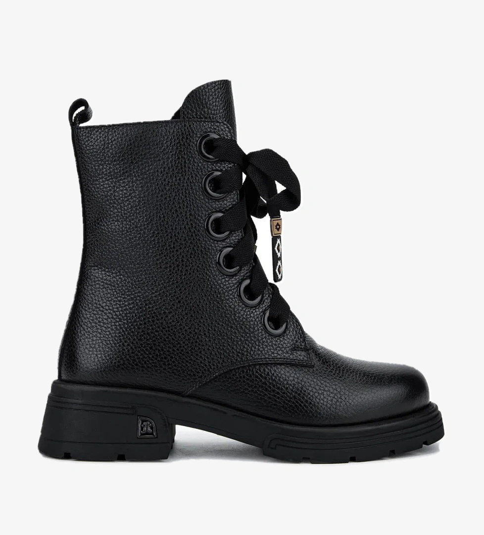 Tamer Tanca Tamer Tanca Kadın Hakiki Deri Siyah Floter Klasik Bot model görseli