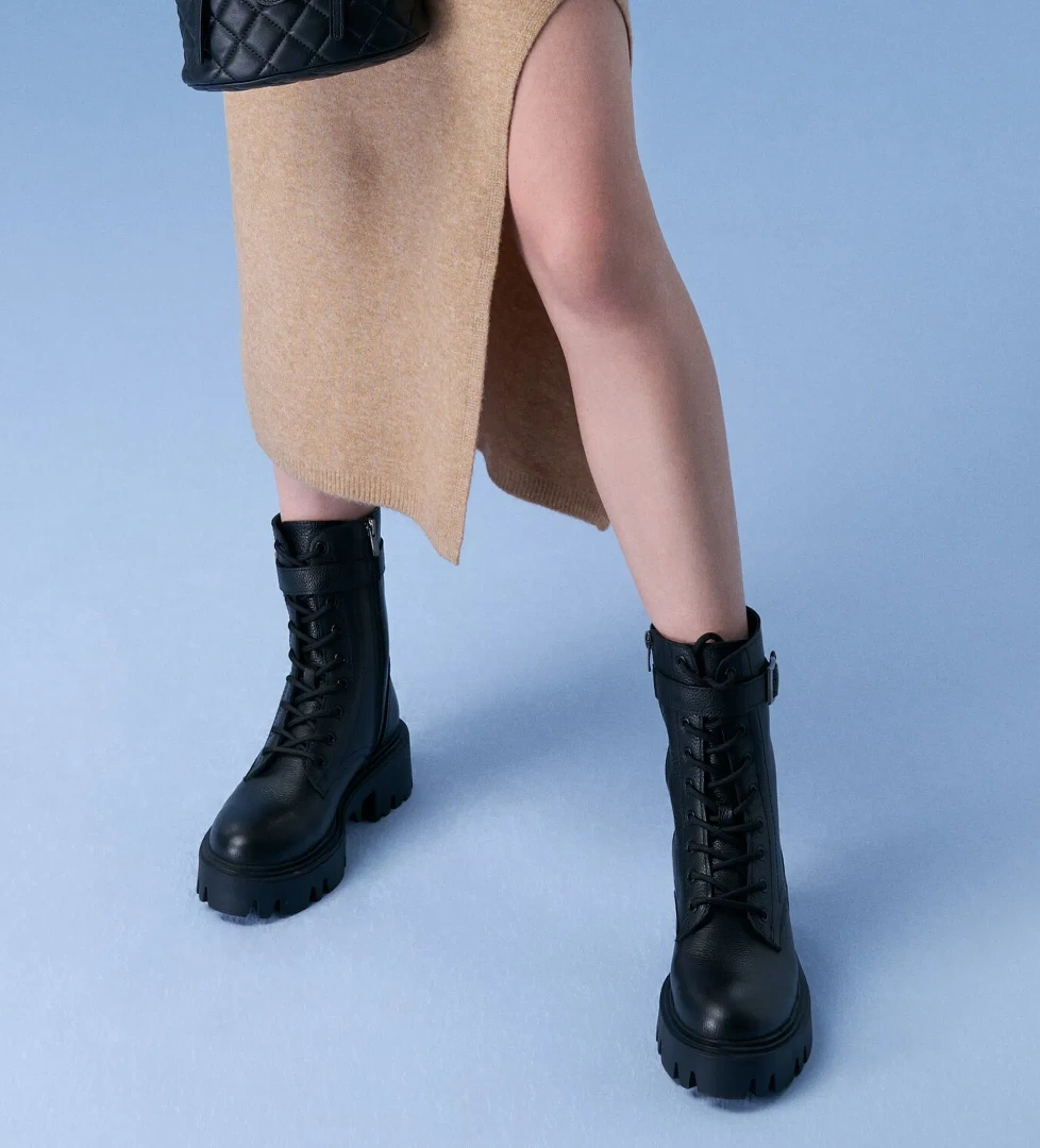 Desa Kadın Bej Siyah Fermuarlı Deri Bot model görseli