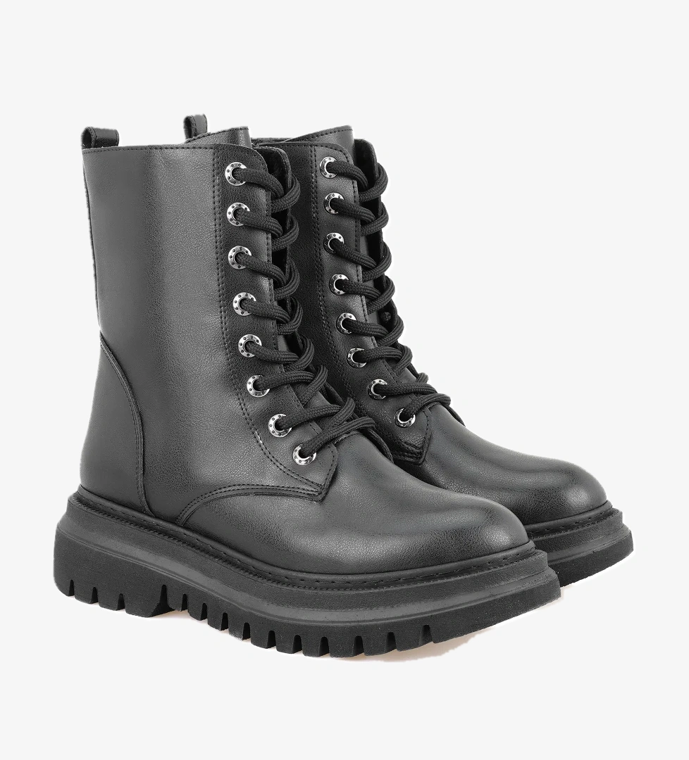 Desa Kadın Siyah Fermuarlı Bot model görseli