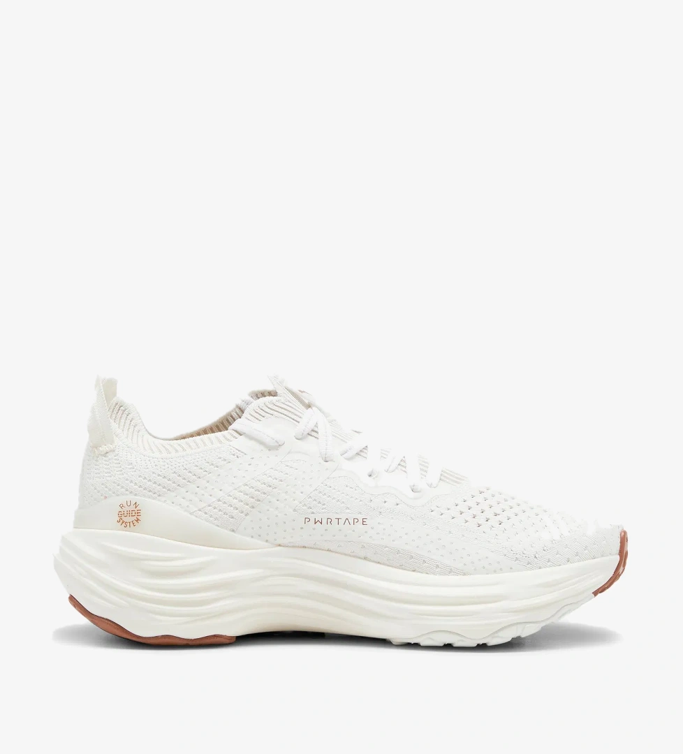 Puma Puma ForeverRun Nitro Knit Kadın Beyaz Koşu Ayakkabısı model görseli