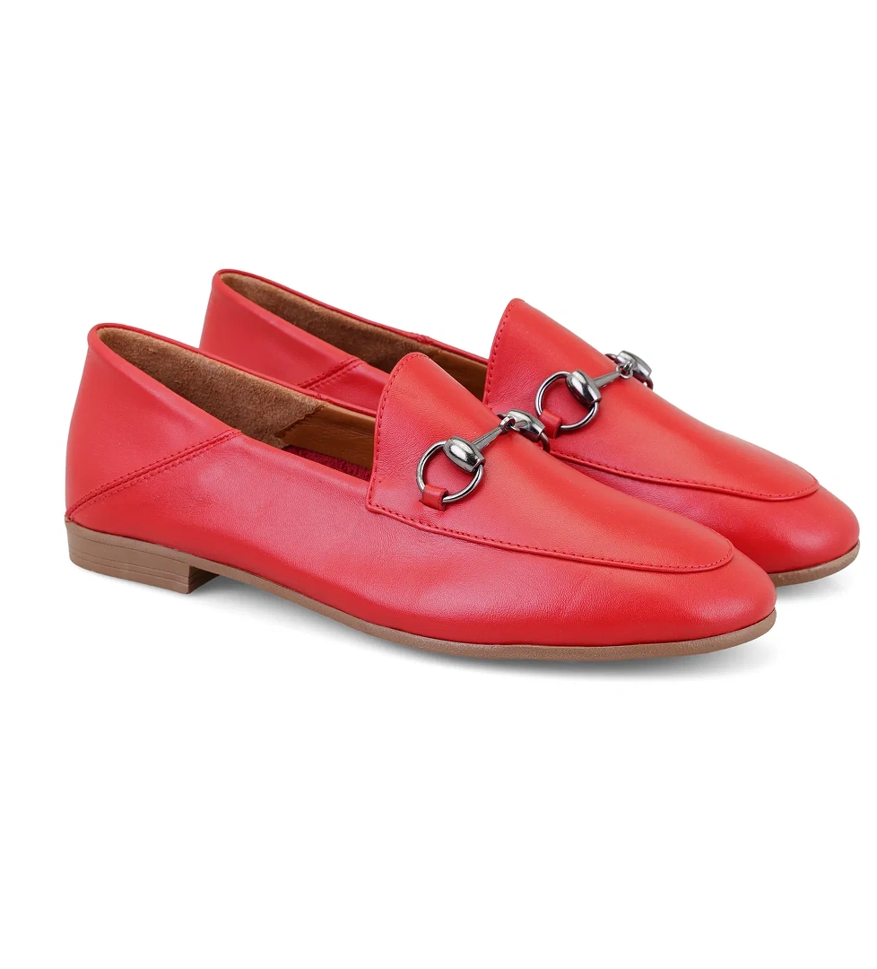 Kadın Kırmızı Toka Aksesuarlı Deri Babet