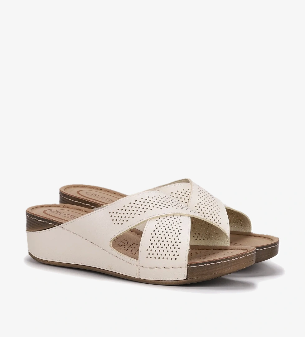 Ayakland Günlük Büyük Numara Kadın Terlik Cv 4875 Bej model görseli