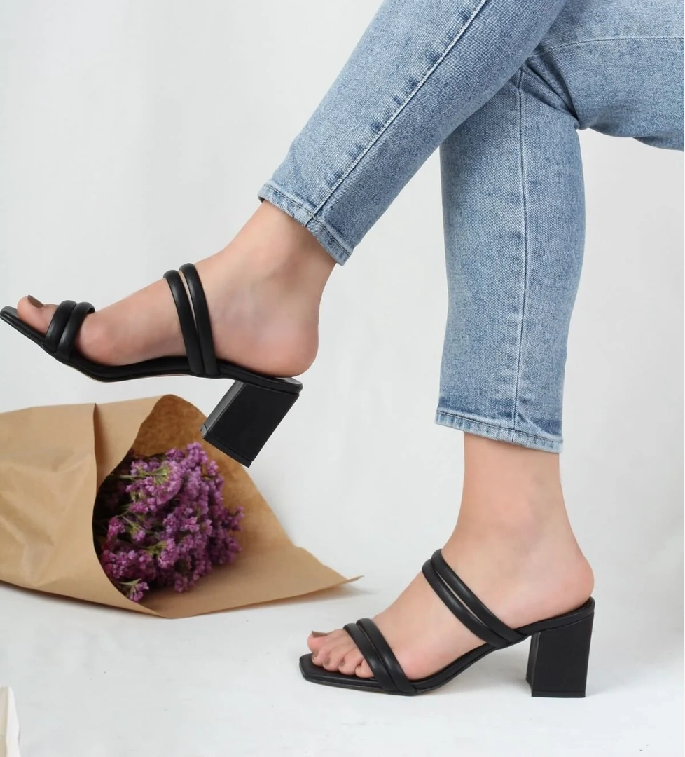 Siyah İnce Çift Bantlı Topuklu Terlik - Benjo