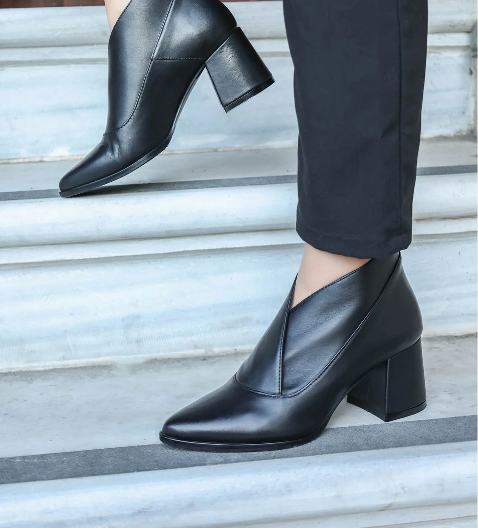 Fast Step Hakiki Deri Kadın Dolgu Topuk Bot 019ZA21-641 model görseli