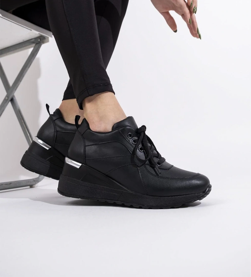 Modabuymuş Siyah Dolgu Topuklu Sneaker Bağcıklı Spor Ayakkabı - Pily model görseli