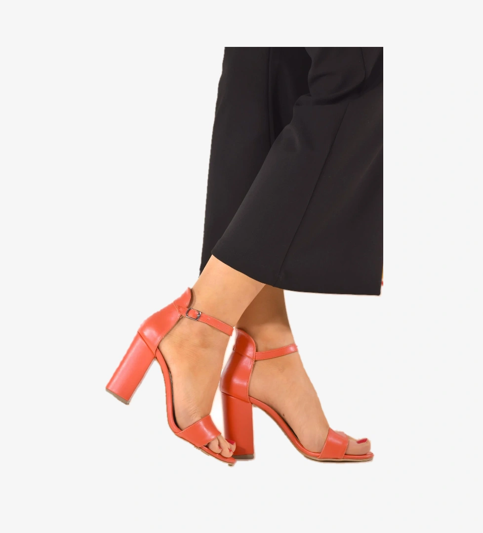 Odesa Ayakkabı ModaOnn Kadın Tek Bant Klasik Topuklu Ayakkabı model görseli