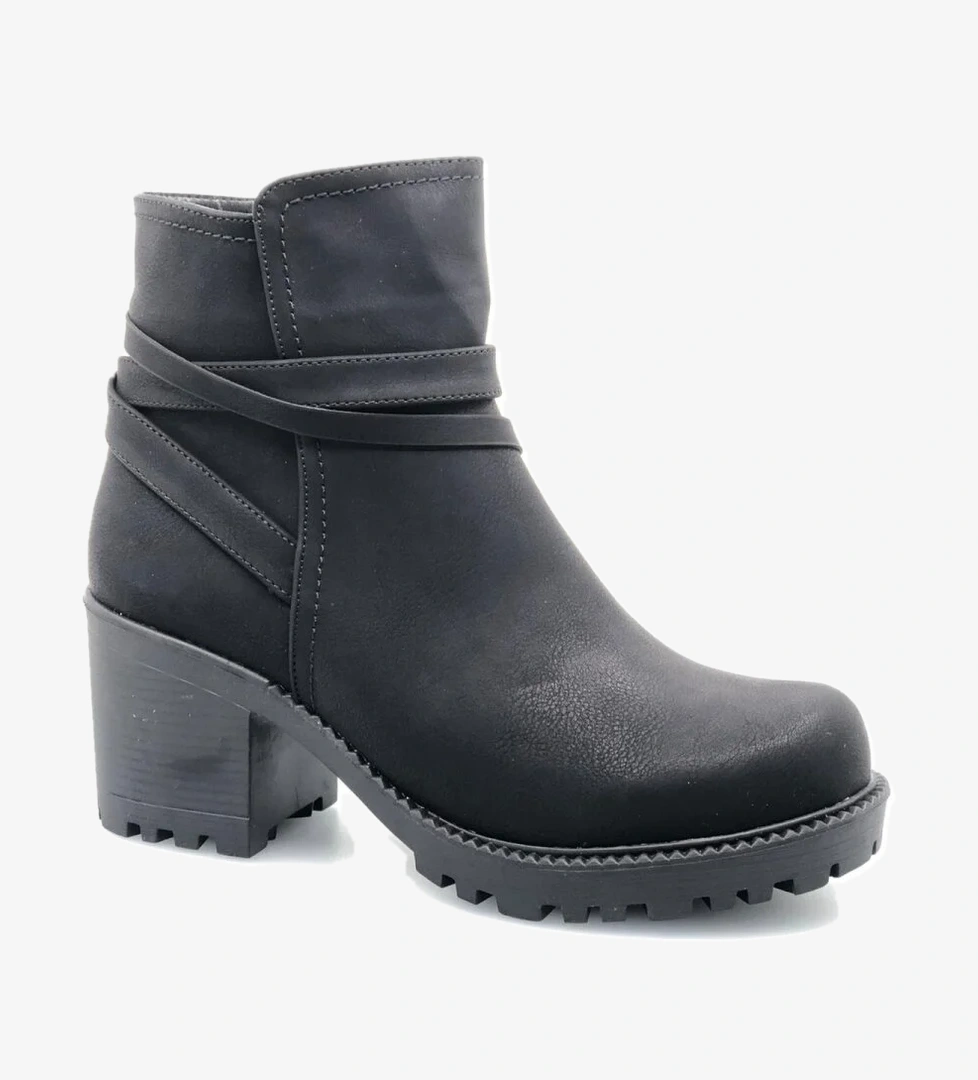 Ayakdaş Tüm Yüz Postal Kadın Bot model görseli