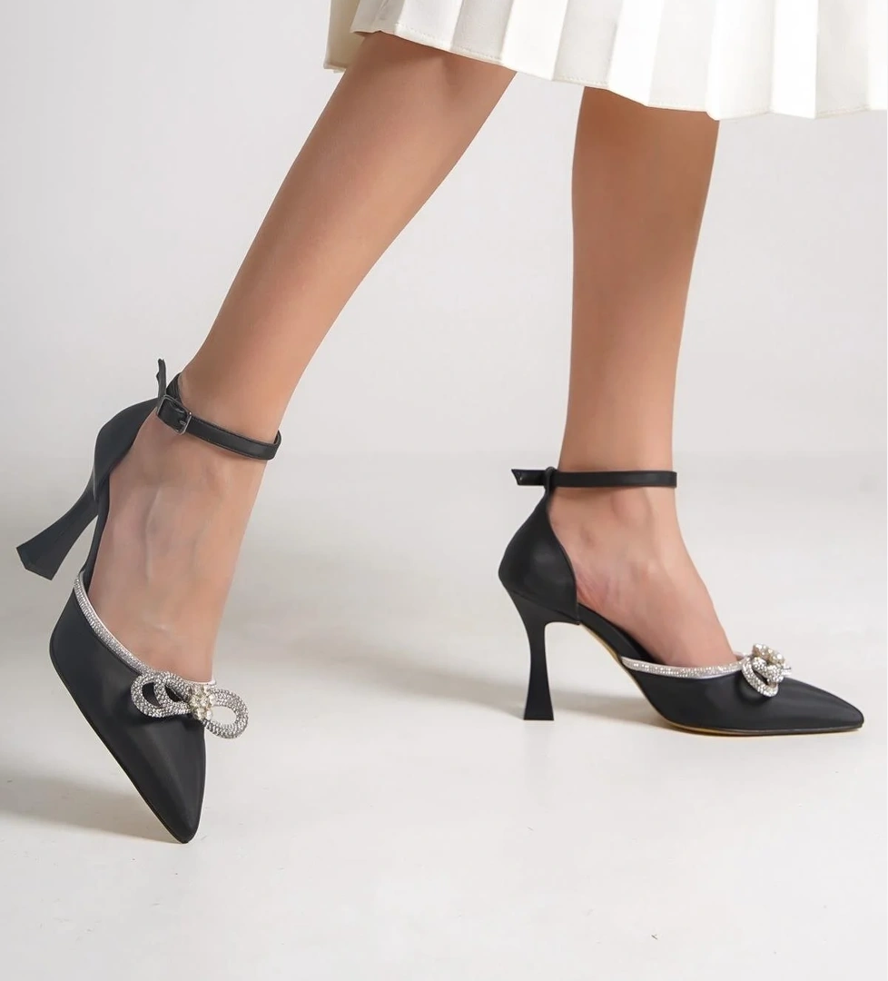 Siyah Saten Fiyonk Taşlı Stiletto Kadeh Topuklu Ayakkabı - Darley