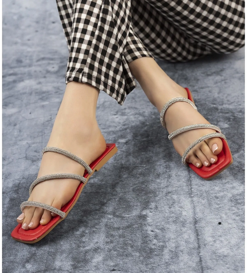 Kadın Düşük Topuklu İnce Hafif Esnek Taban Yazlık Taşlı Terlik Kırmızı - Görsel 1