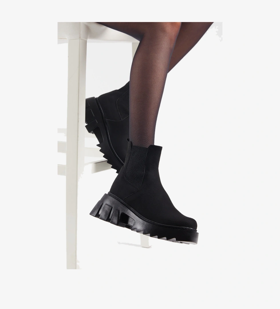 Kadın Siyah Süet Lastikli Rahat Kalıp Bot