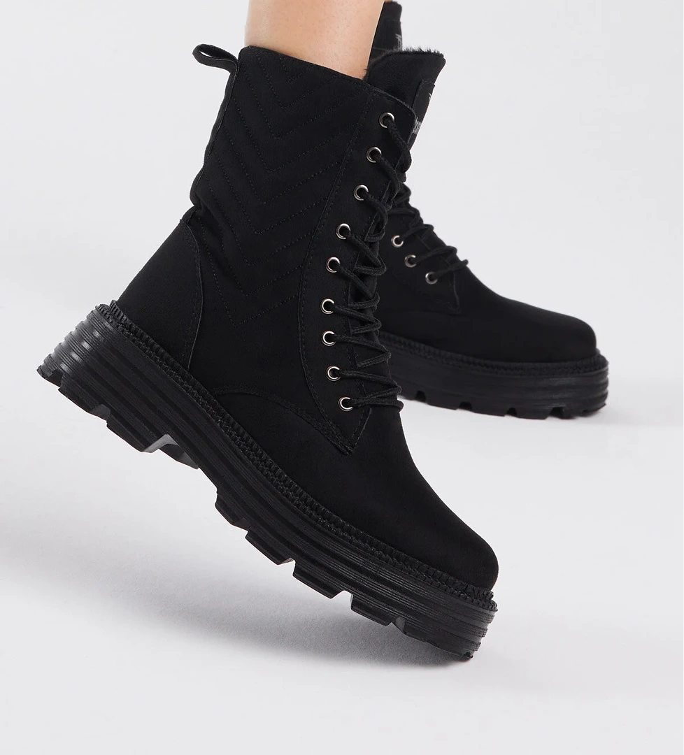 Kadın Siyah Süet Kalın Taban Nakışlı Bağcıklı ve Fermuarlı Bot - Görsel 1