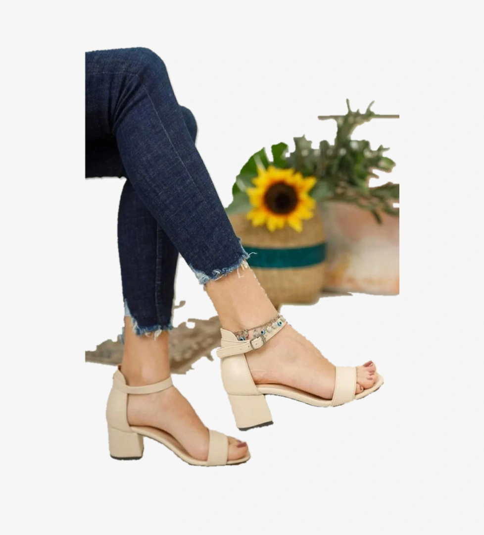 Ellaboni Kadın Klasik Tek Bant Orta Boy Topuklu Ayakkabı model görseli