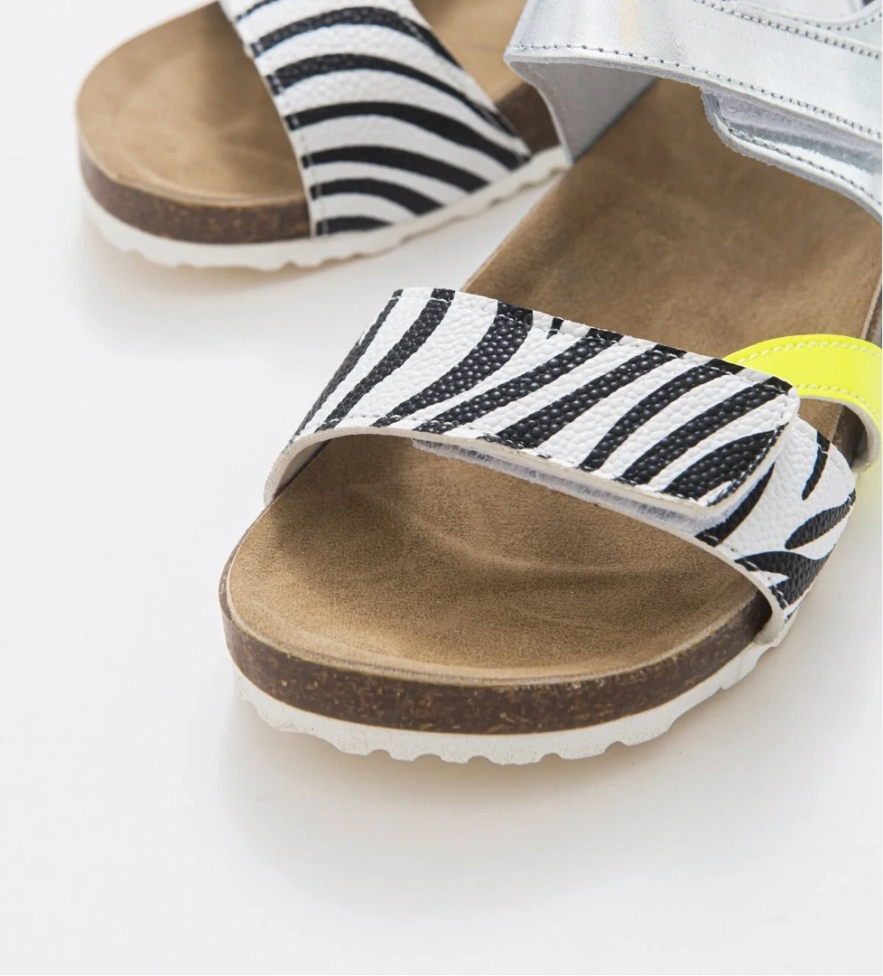 Kız Çocuk Gümüş Deri Ortopedik Destekli Çocuk Sandalet