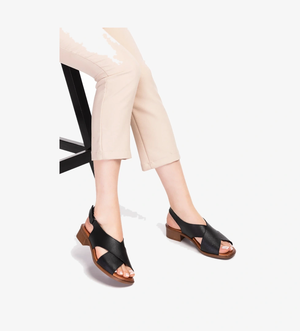 Gondol Hakiki Deri Kısa Topuklu Çapraz Sandalet iz.6004