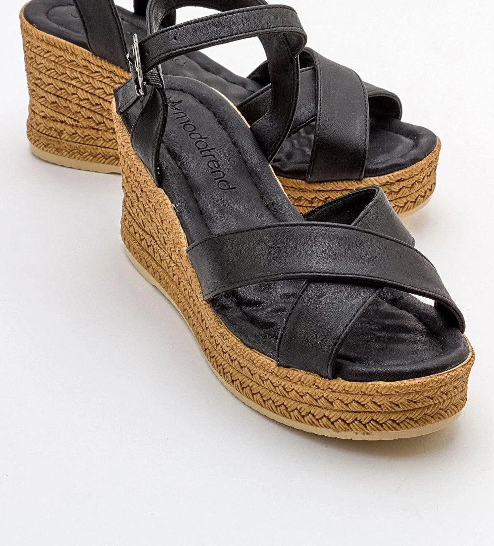 Ccway Kadın Çapraz Bantlı Dolgu Topuklu Sandalet Ci̇lt model görseli